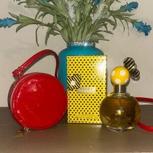 MARC JACOBS Honey Perfume with Mini Red Crosdbody Bag